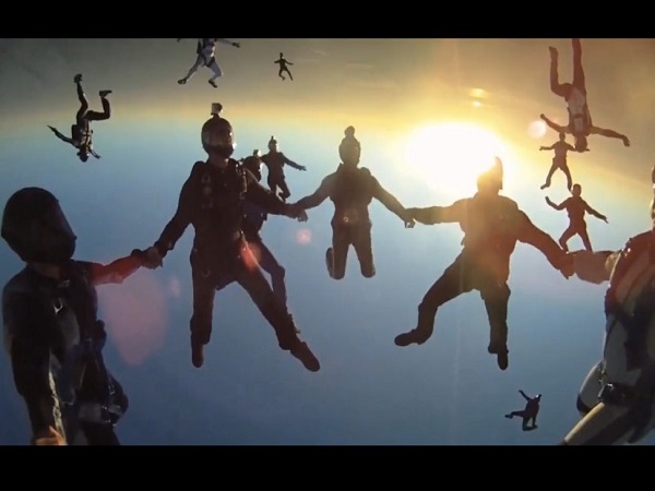 Skydivers_Writing_Naossoft_in_the_Sky